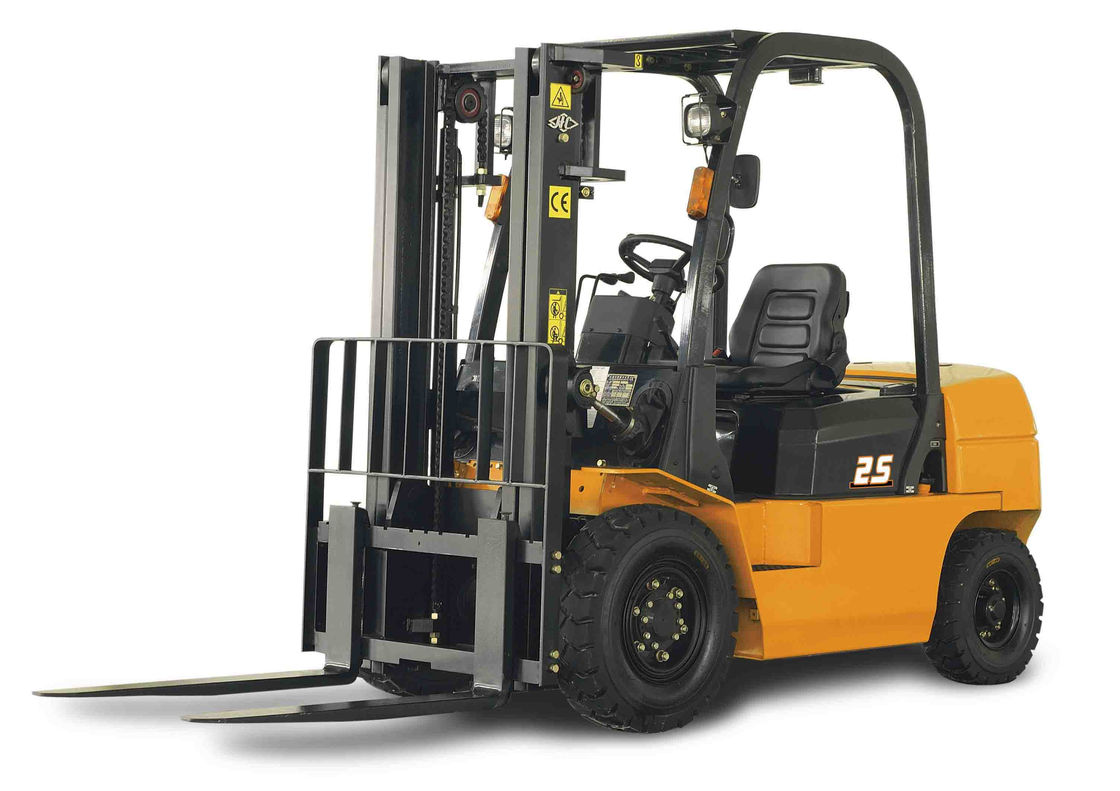 4 Wheeled 2T Gasoline Forklift Truck With Pneumatic Tire 3000mm Lifting